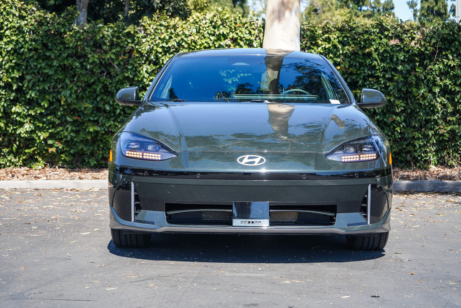 Used 2023 Hyundai Ioniq 6 SEL AWD/4WD image 2