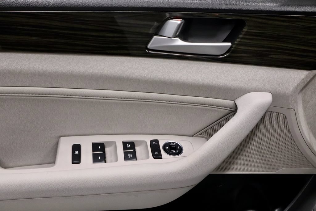 Used 2017 Hyundai Sonata Limited FWD image 23