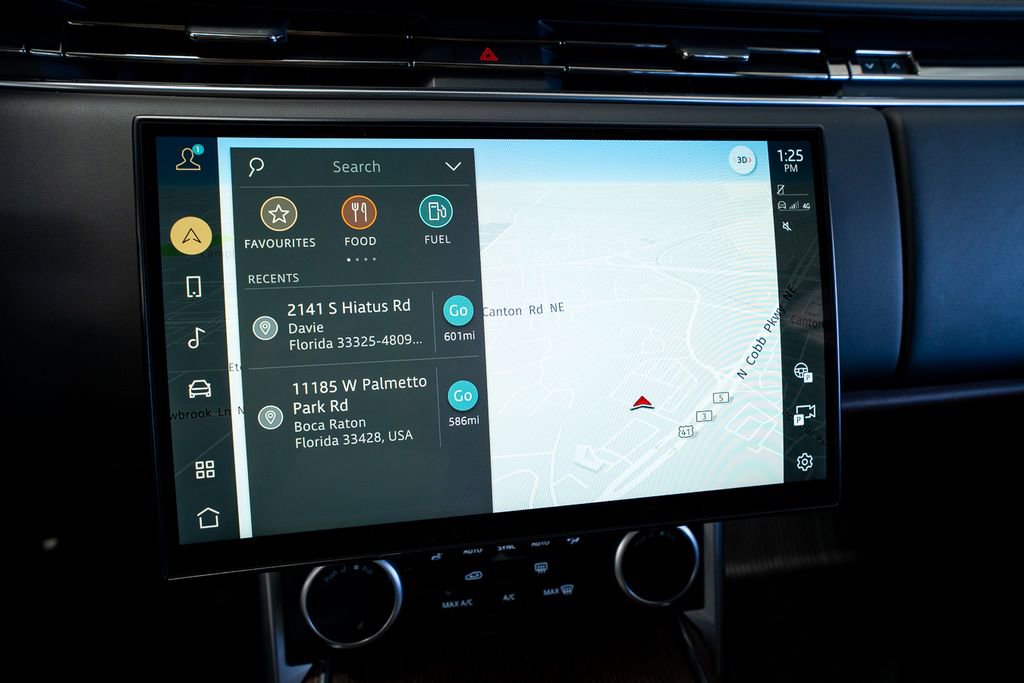 Used 2022 Land Rover Range Rover SE AWD/4WD image 36