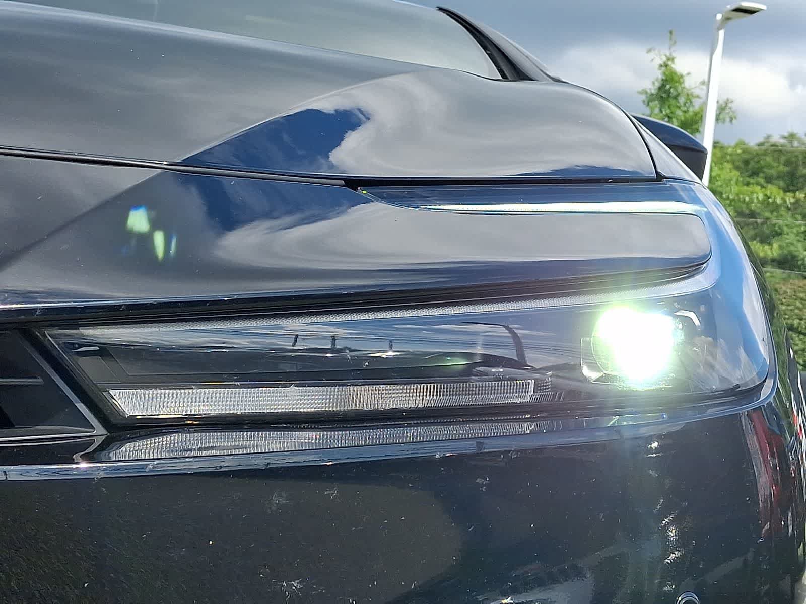 Certified 2025 Toyota Prius LE FWD image 11