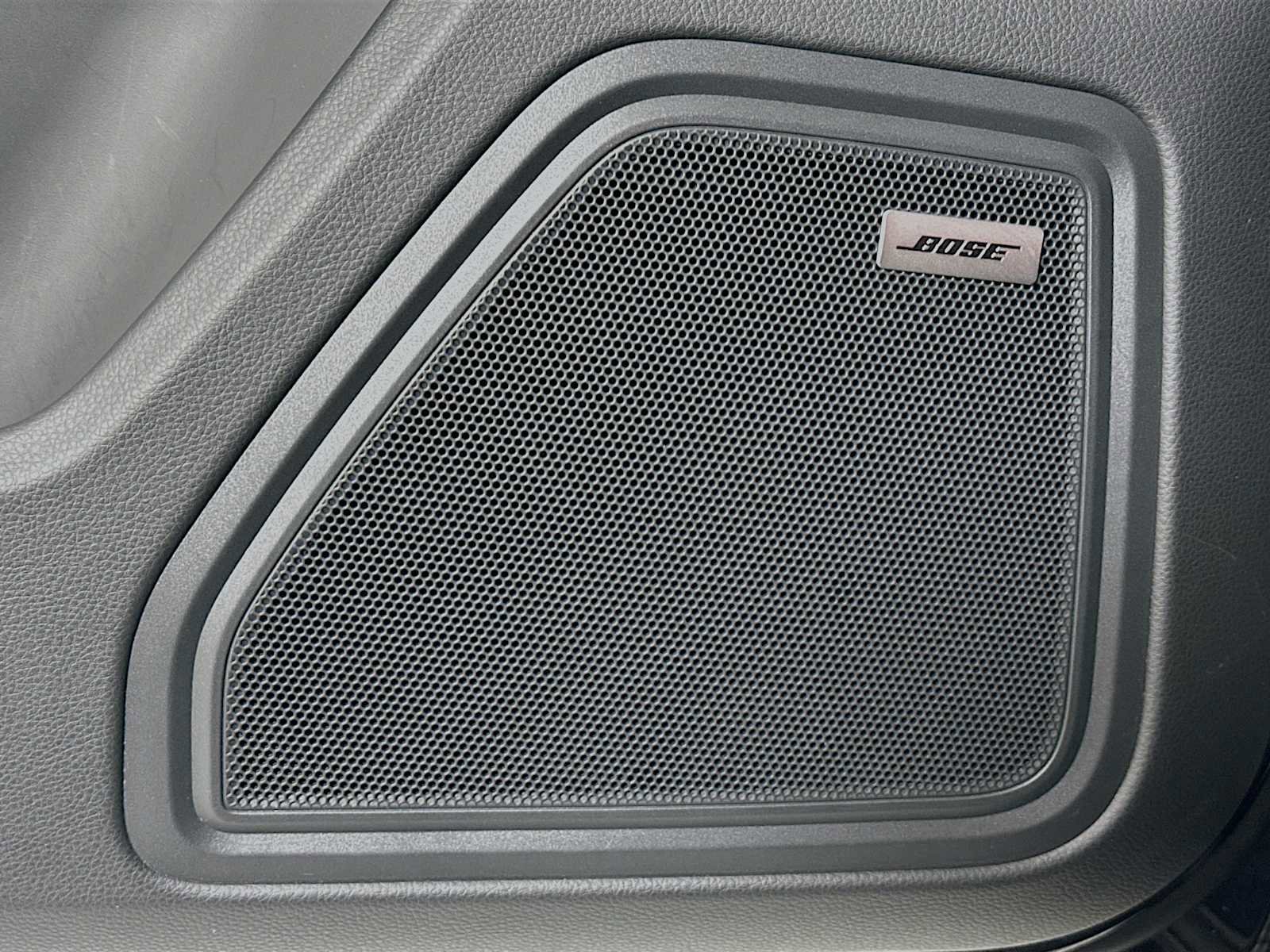 Certified 2025 Porsche Macan image 12