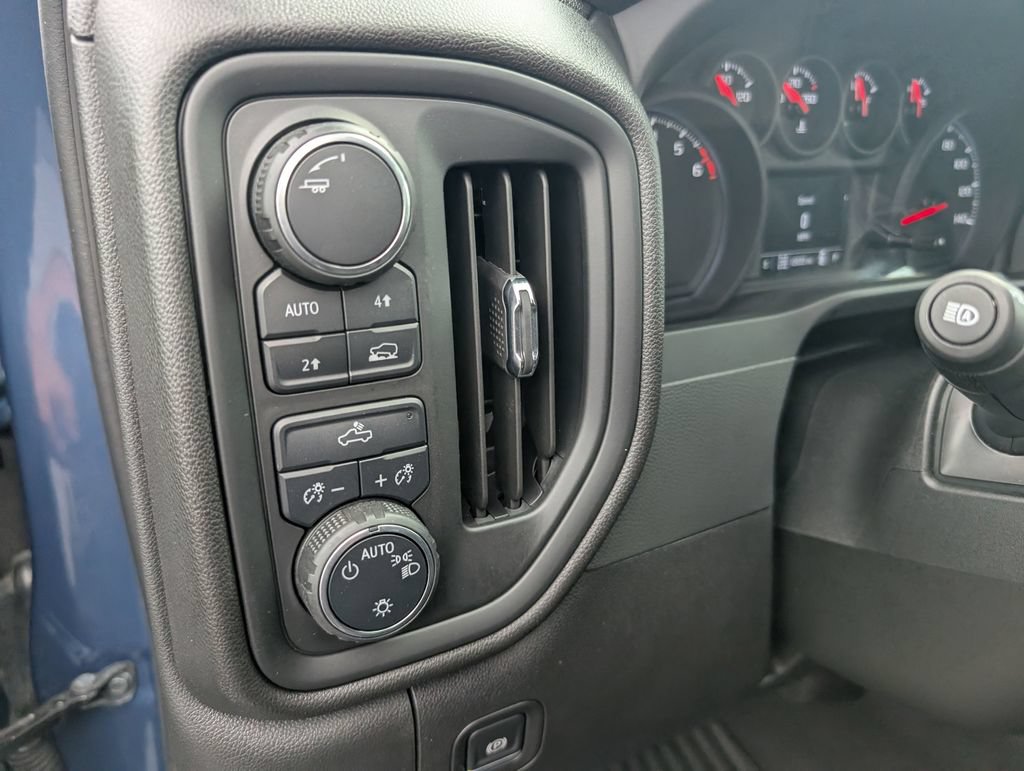 Used 2024 Chevrolet Silverado 1500 Custom w/ Dark Appearance Package AWD/4WD image 17