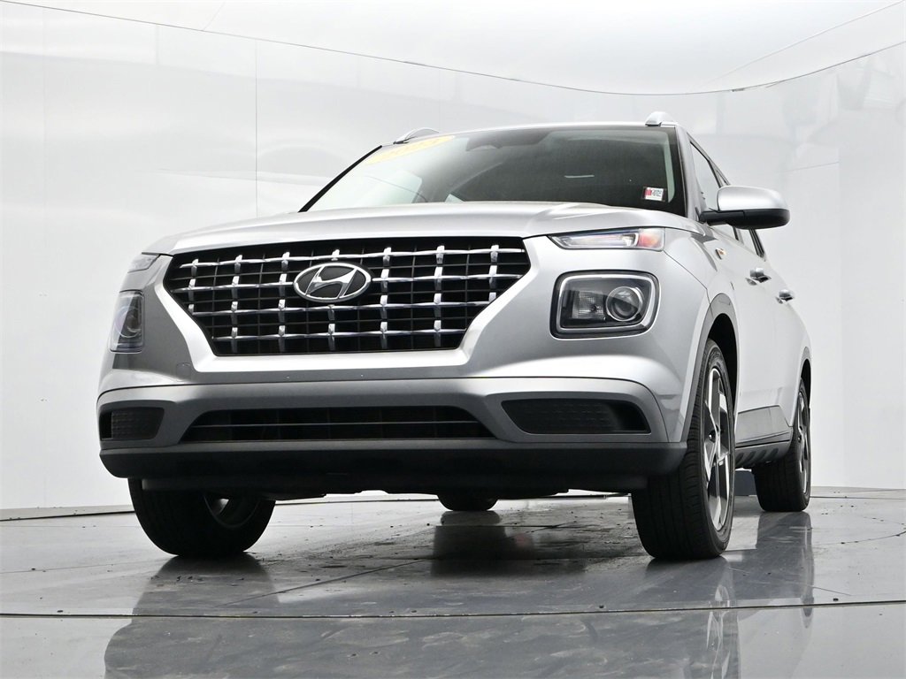 Used 2023 Hyundai Venue SEL image 31