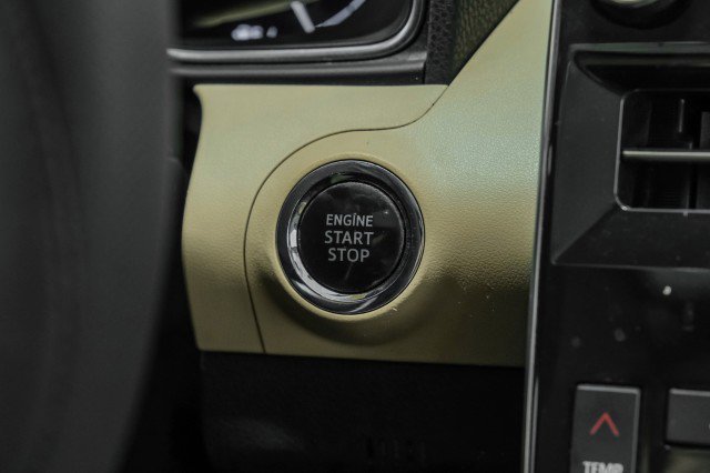 Used 2019 Toyota Avalon XLE w/ Moonroof Package image 21