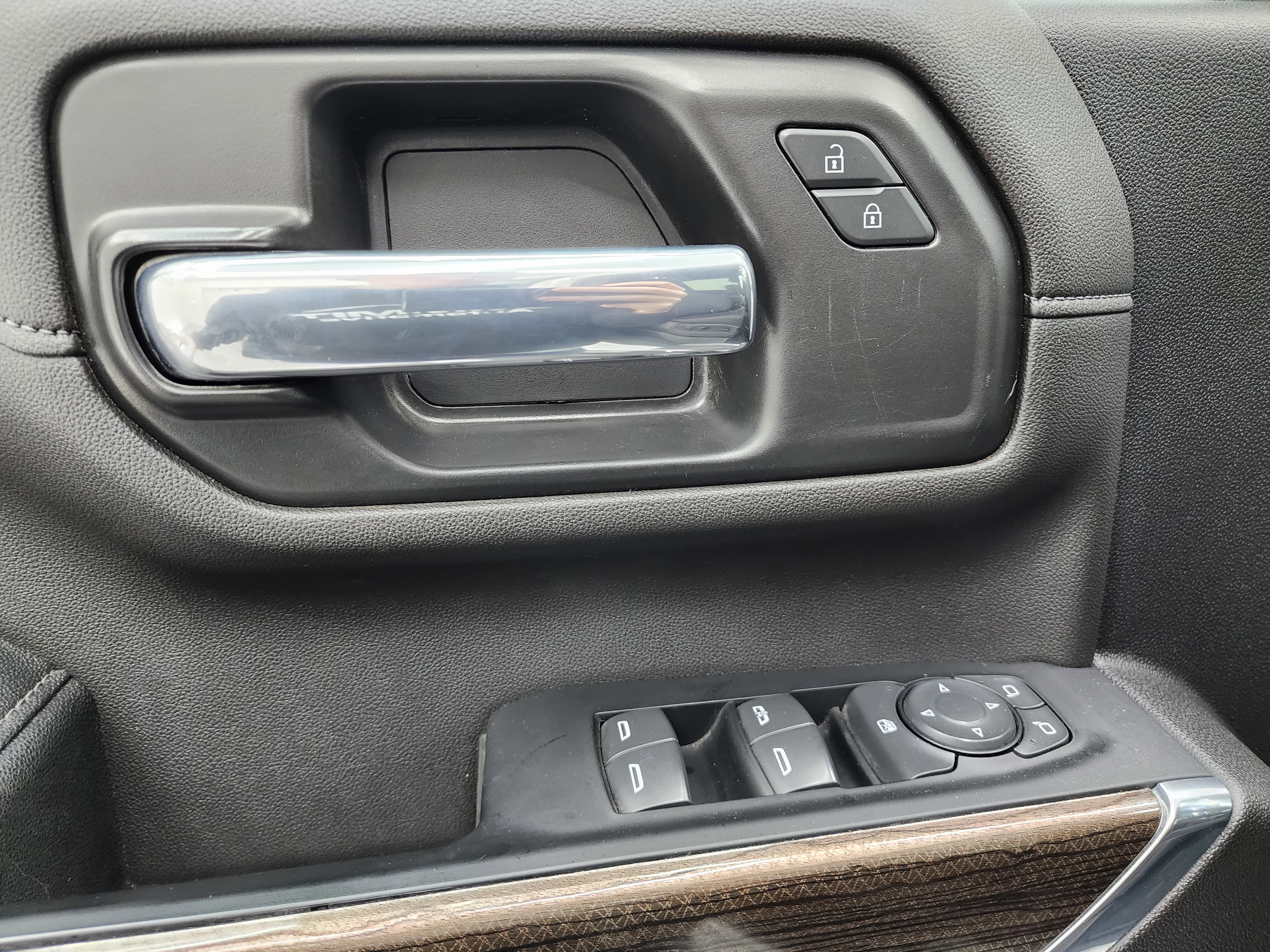 Used 2022 Chevrolet Silverado 2500 LT w/ Convenience Package image 39