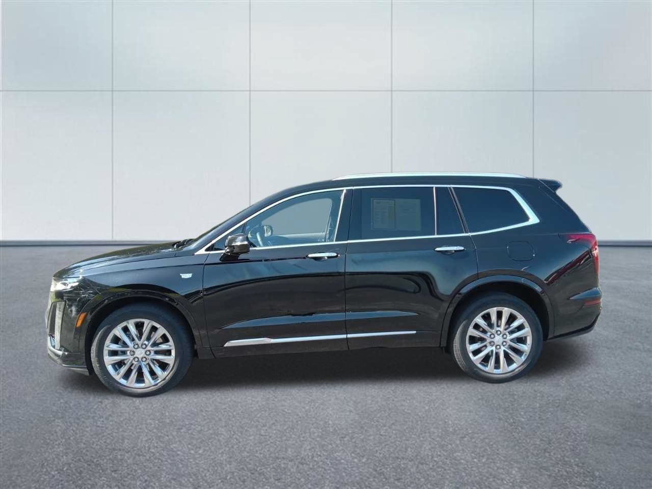 Used 2023 Cadillac XT6 Premium Luxury w/ Technology Package AWD/4WD image 2