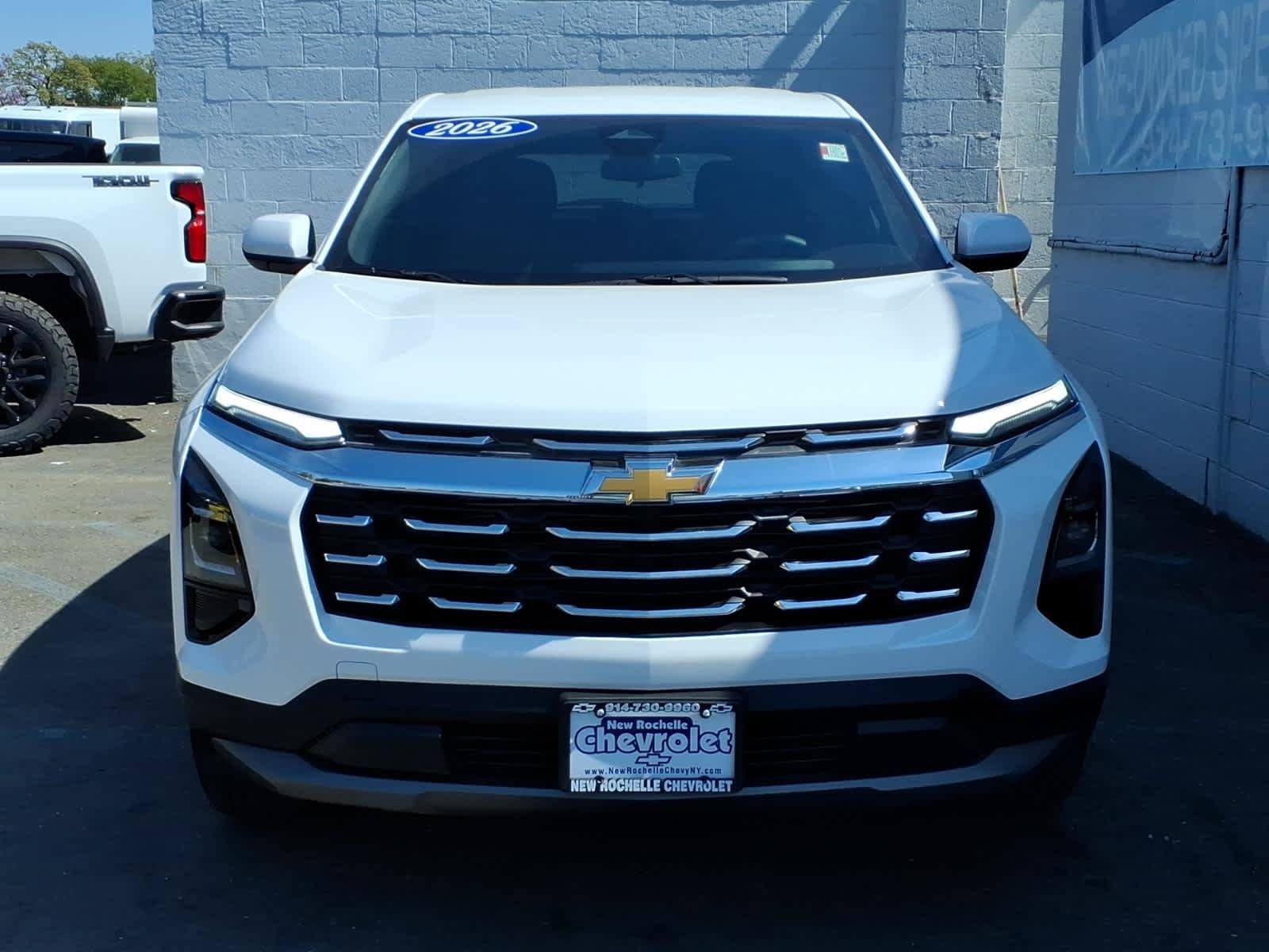 Used 2026 Chevrolet Equinox LT AWD/4WD image 2