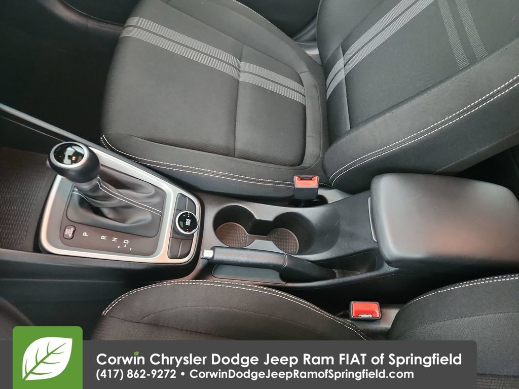 Used 2025 Hyundai Venue SEL FWD image 29