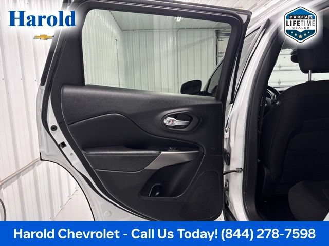 Used 2019 Jeep Cherokee Latitude w/ Comfort & Convenience Group AWD/4WD image 12