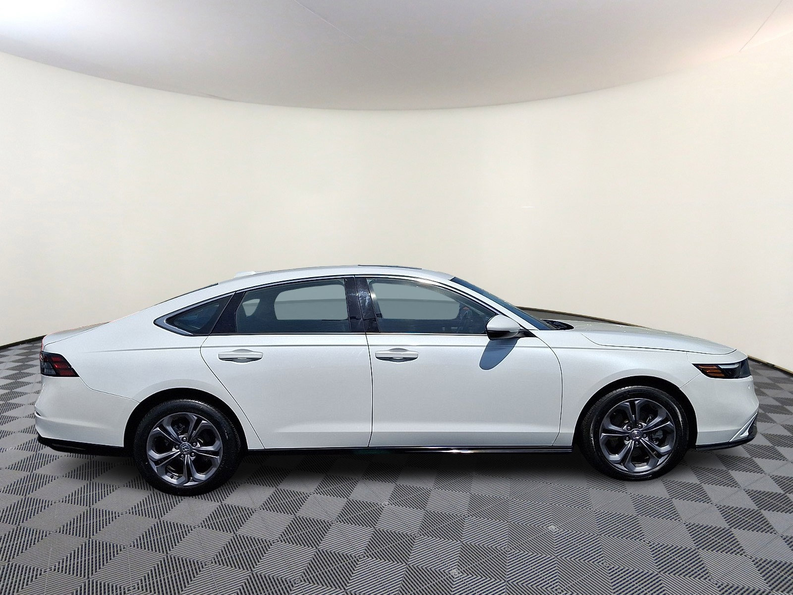 Used 2024 Honda Accord EX-L image 8