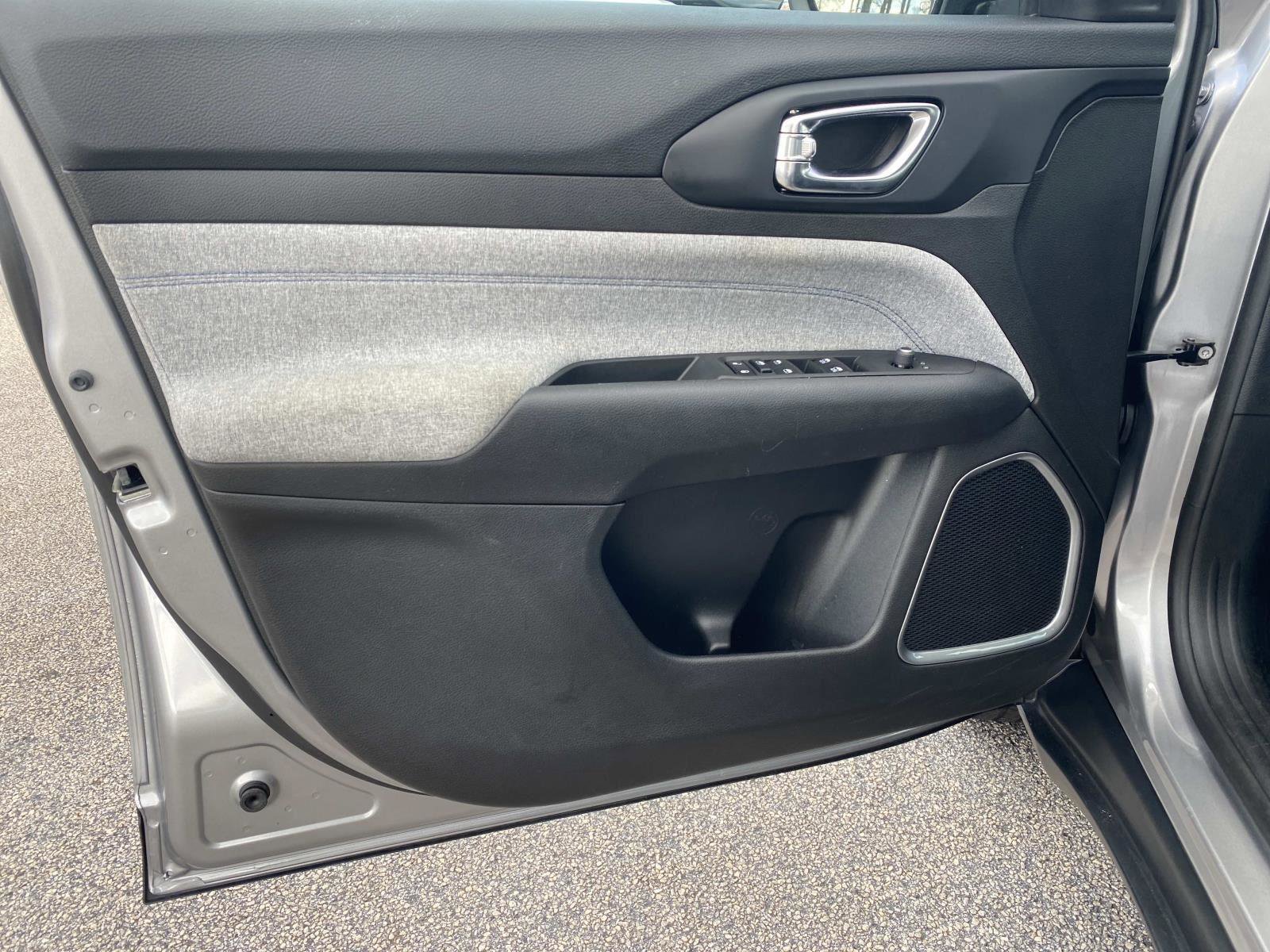 Certified 2022 Jeep Compass Latitude w/ Convenience Group image 22