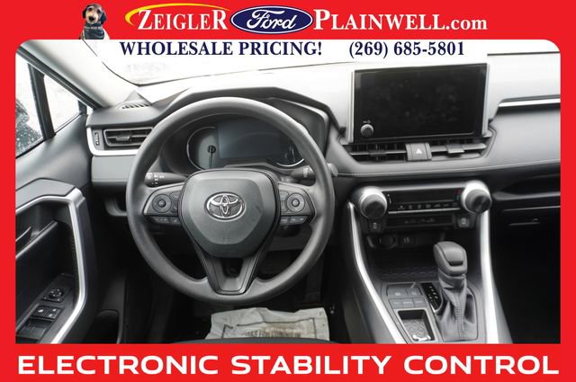 Used 2025 Toyota RAV4 LE image 7