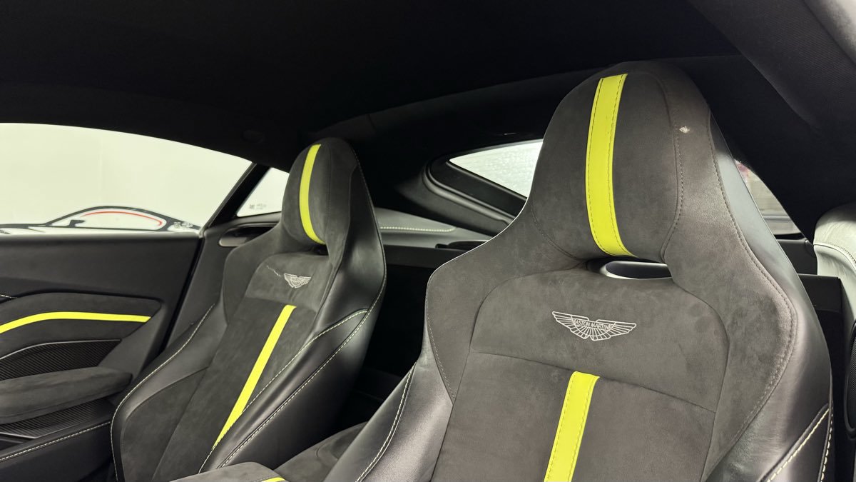 Used 2022 Aston Martin V8 Vantage Coupe RWD image 17
