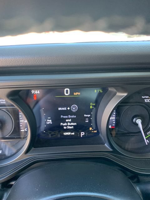 Used 2025 Jeep Wrangler Unlimited Sahara AWD/4WD image 31