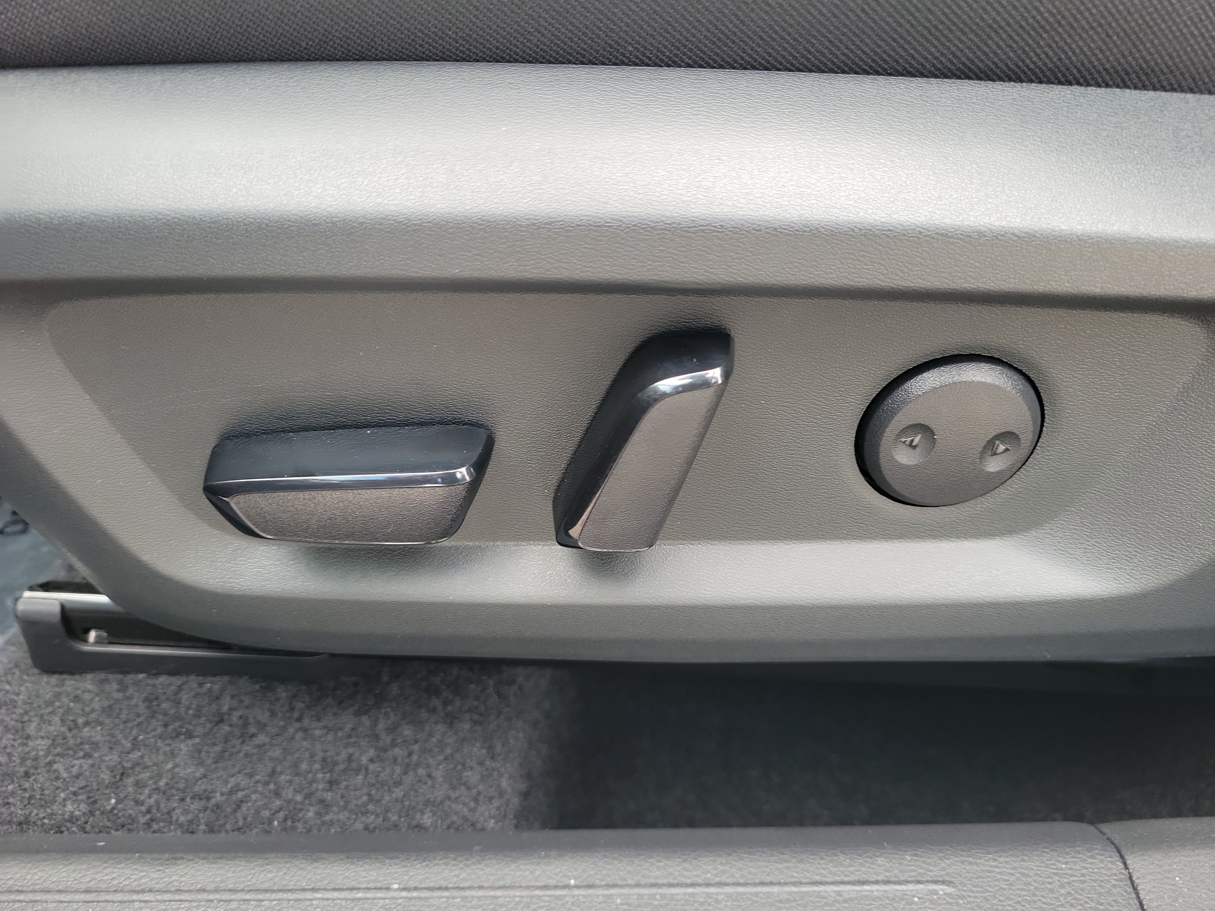 Certified 2026 Nissan Rogue SV w/ Cold Weather Package FWD image 17
