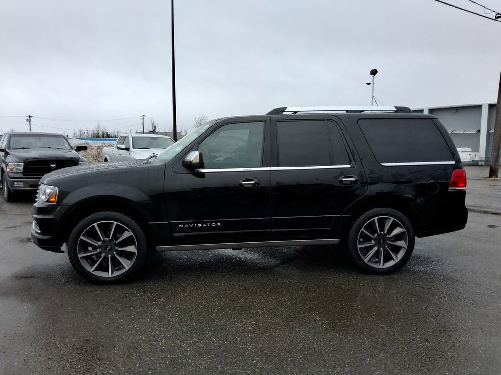 Used 2017 Lincoln Navigator Reserve AWD/4WD image 5