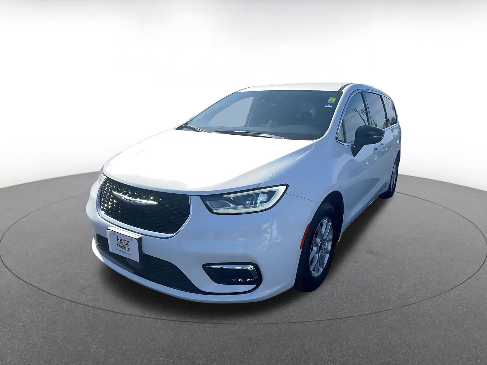 Used 2024 Chrysler Pacifica Touring-L image 7