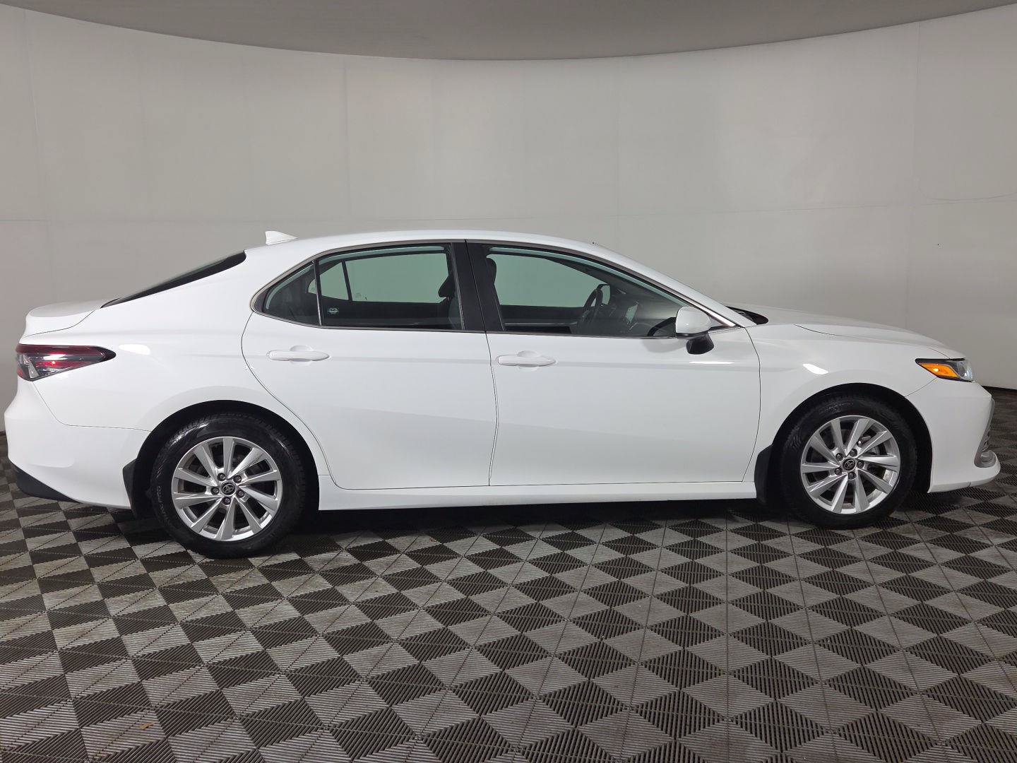 Used 2023 Toyota Camry LE AWD/4WD image 7