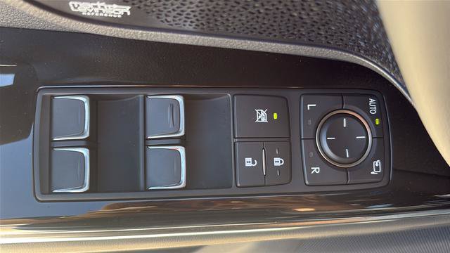 Used 2024 Lexus LX 600 4WD w/ Luxury Package image 12
