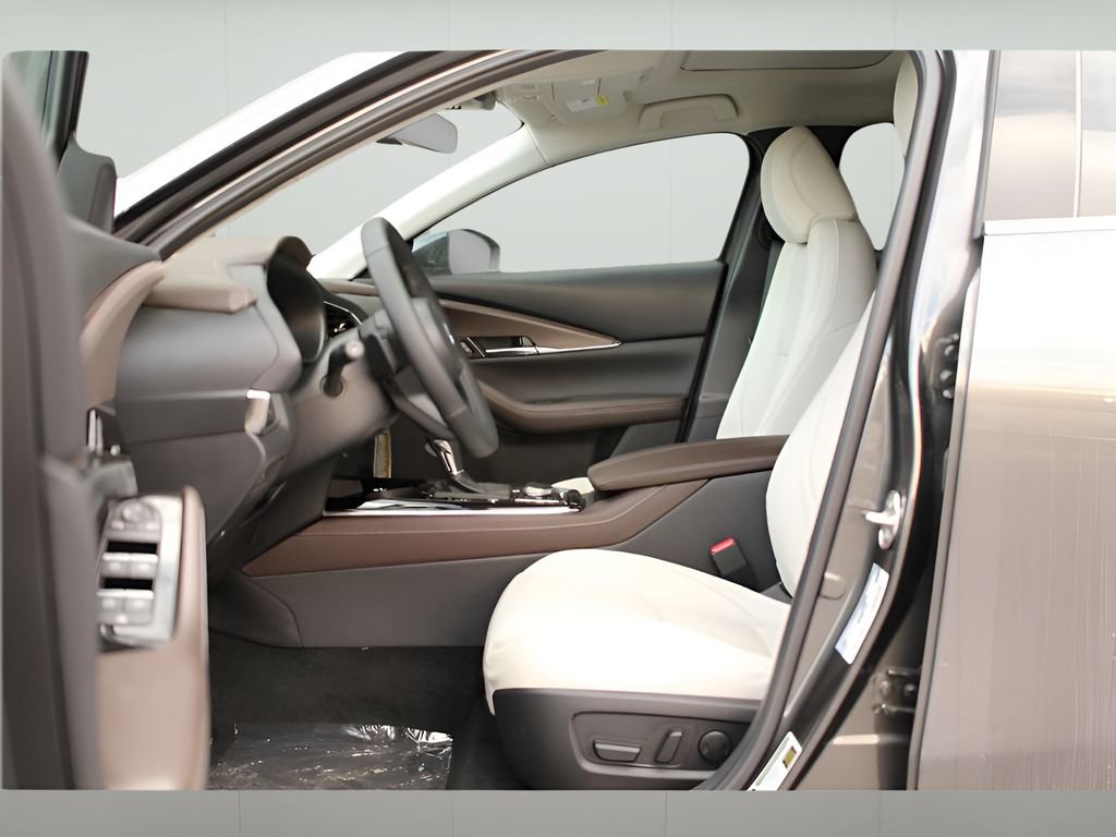 Certified 2025 MAZDA CX-30 2.5 Turbo w/ Premium Package image 10