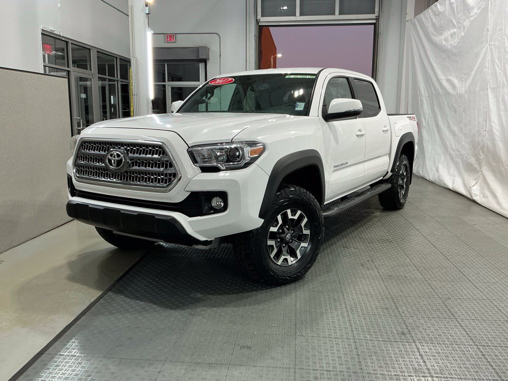 Used 2017 Toyota Tacoma TRD Off-Road w/ Tow Package (A/T) AWD/4WD image 2