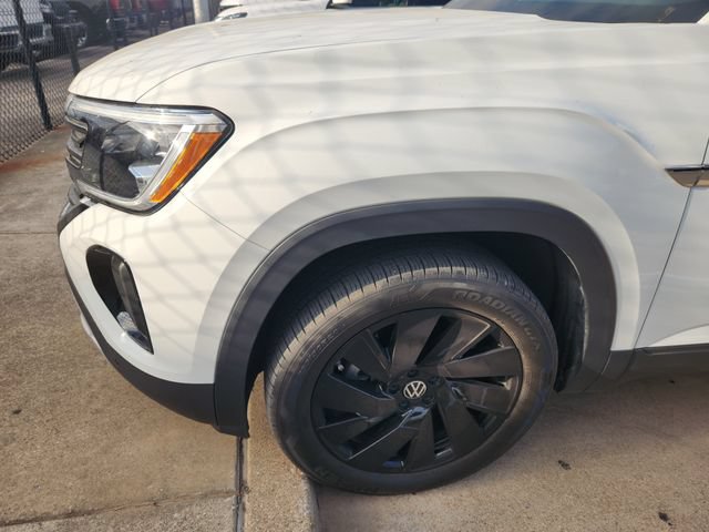 Used 2024 Volkswagen Atlas Cross Sport SE w/ Panoramic Sunroof Package FWD image 7