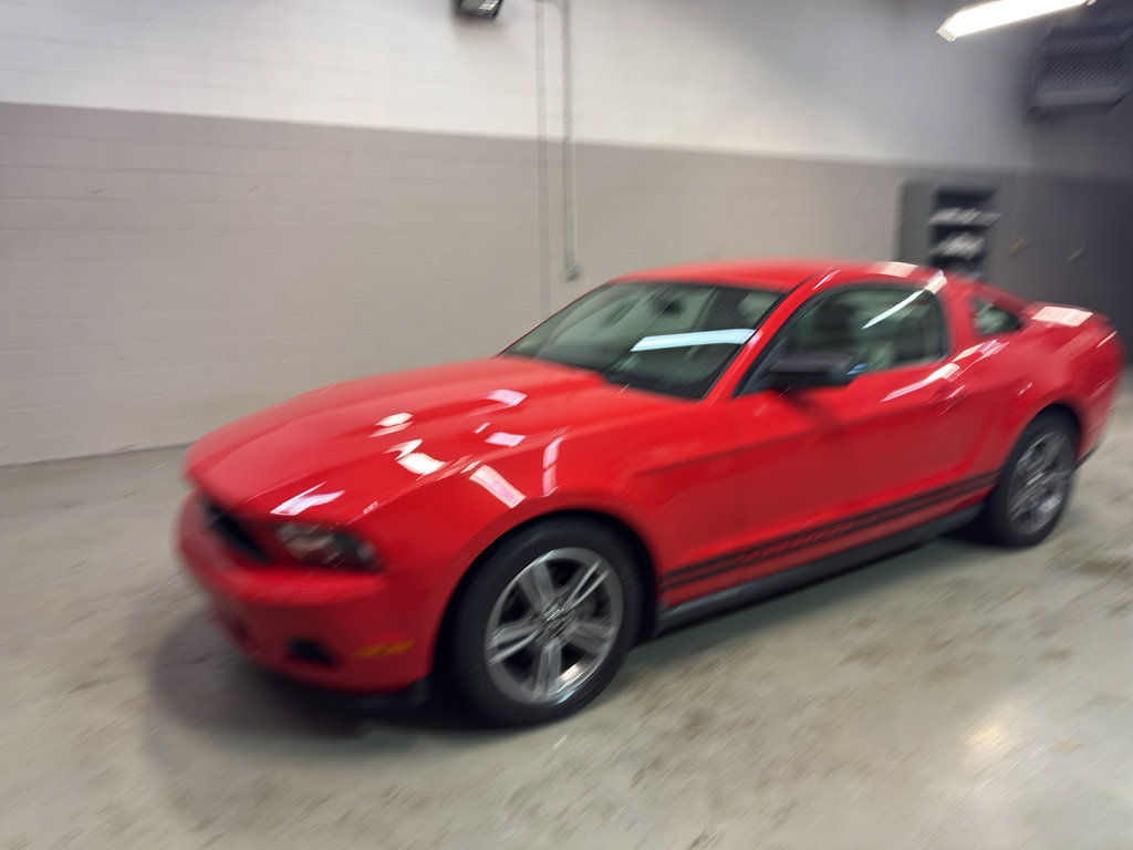 Used 2010 Ford Mustang Premium image 3