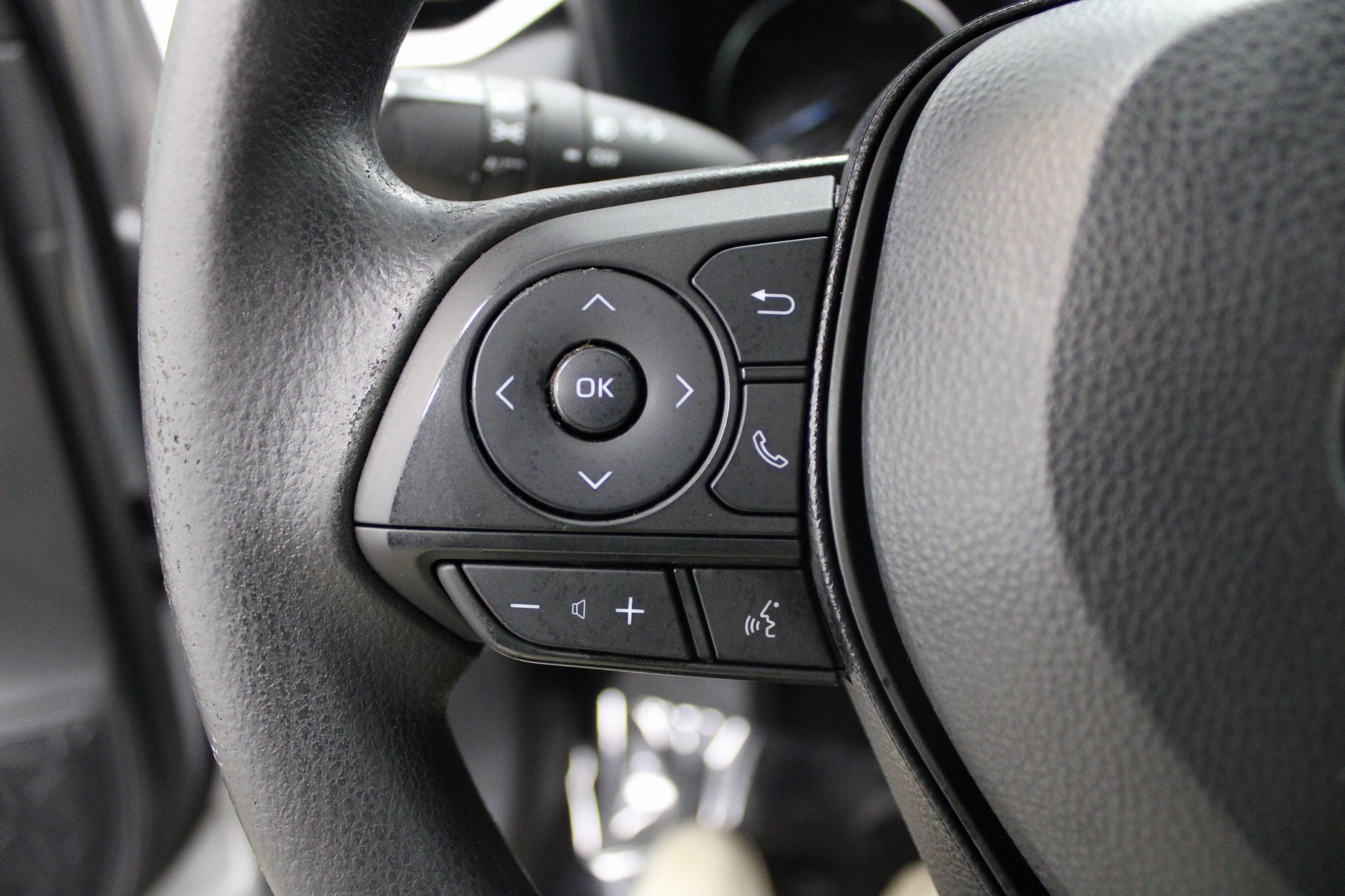 Used 2021 Toyota RAV4 XLE image 31