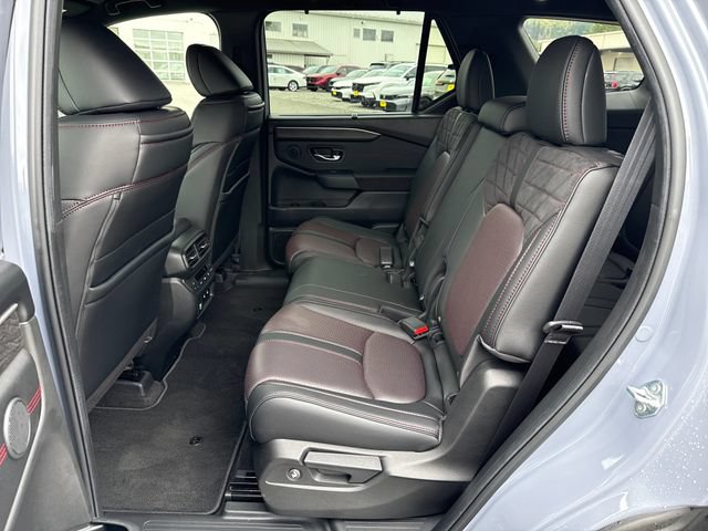 Used 2026 Honda Pilot Black Edition image 16