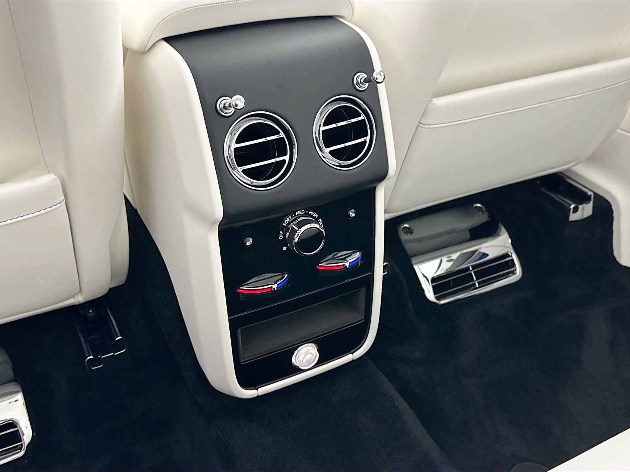 New 2026 Rolls-Royce Cullinan AWD/4WD image 23