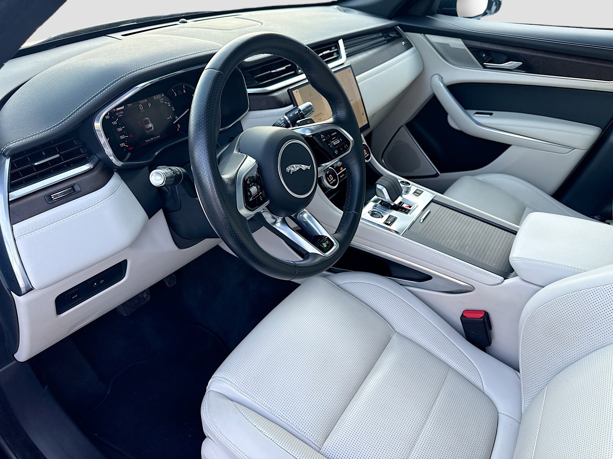 Used 2023 Jaguar F-PACE R-Dynamic S image 26