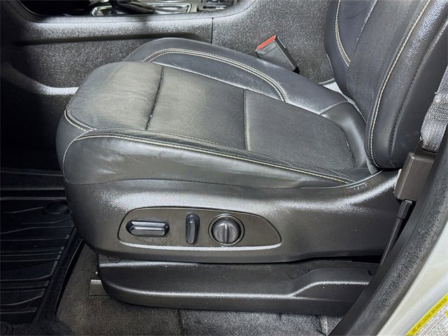 Used 2019 Chevrolet Traverse Premier w/ LPO, Blackout Package image 18