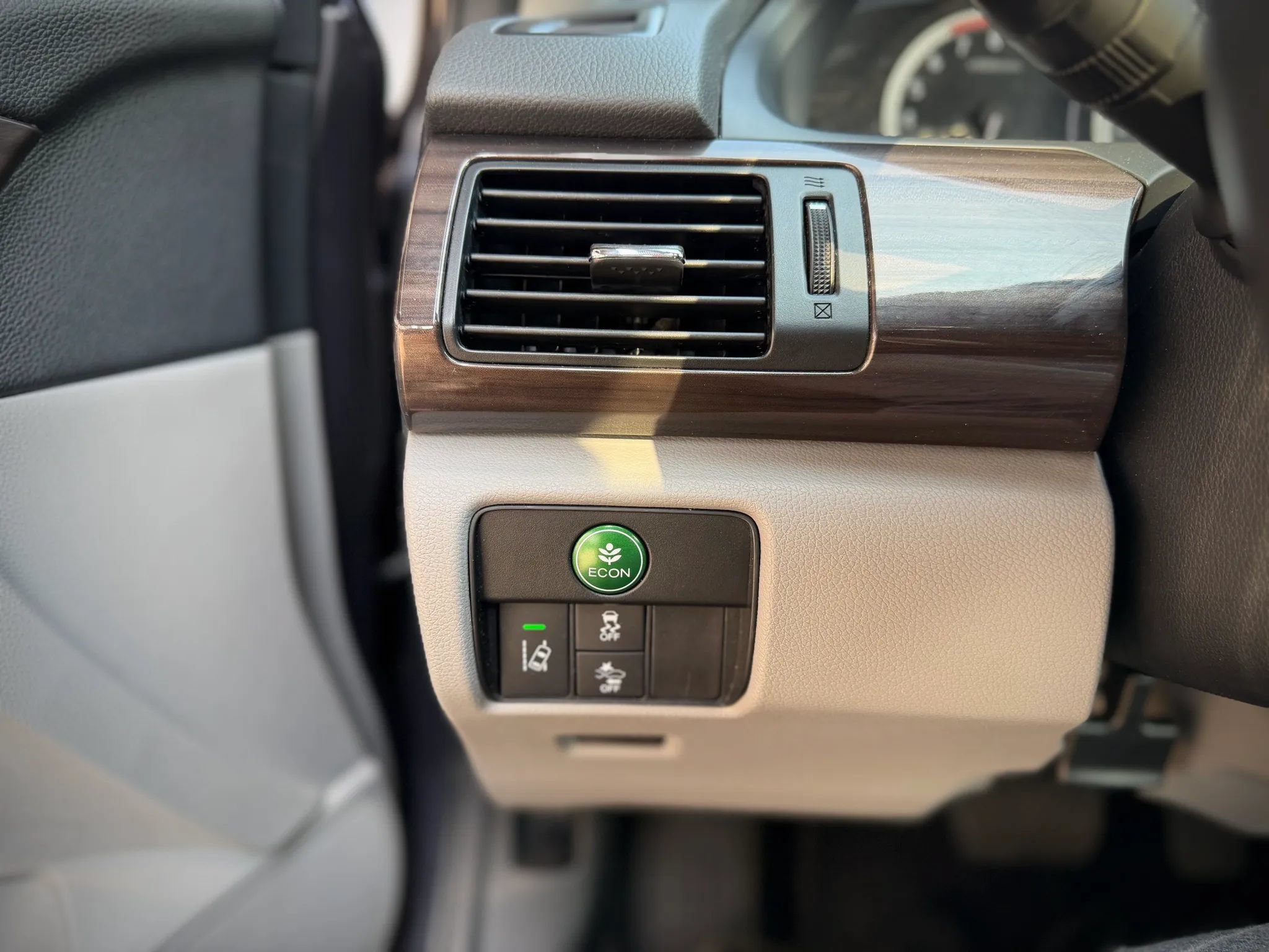 Used 2017 Honda Accord EX-L image 8