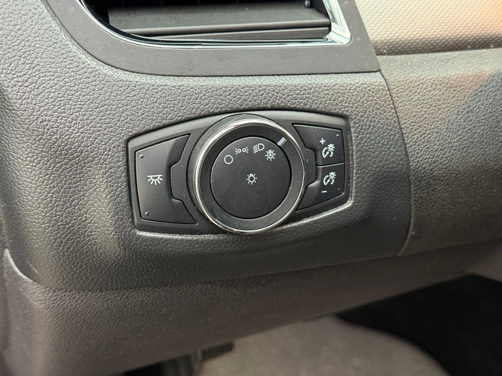 Used 2014 Ford Edge SEL w/ Equipment Group 205A AWD/4WD image 16