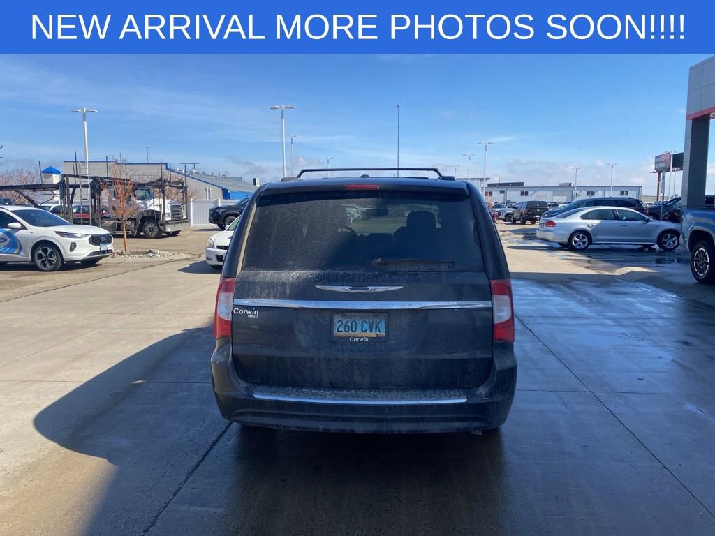 Used 2015 Chrysler Town & Country Touring-L w/ Driver Convenience Group image 5