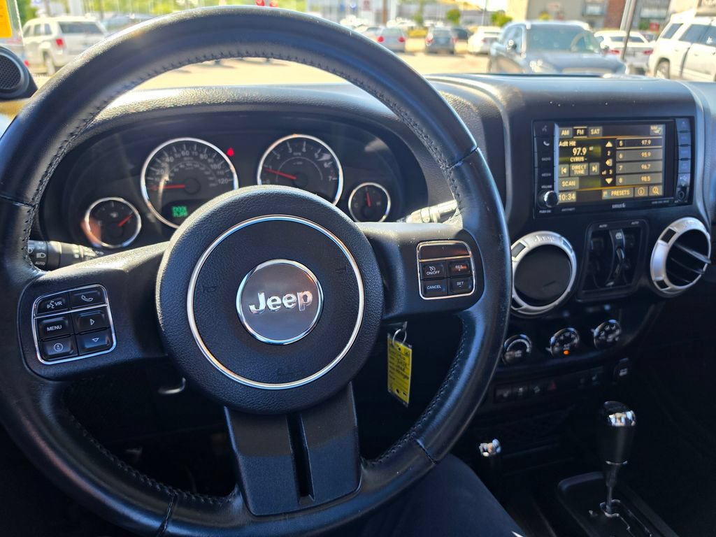Used 2014 Jeep Wrangler Unlimited Sahara w/ Max Tow Package AWD/4WD image 17