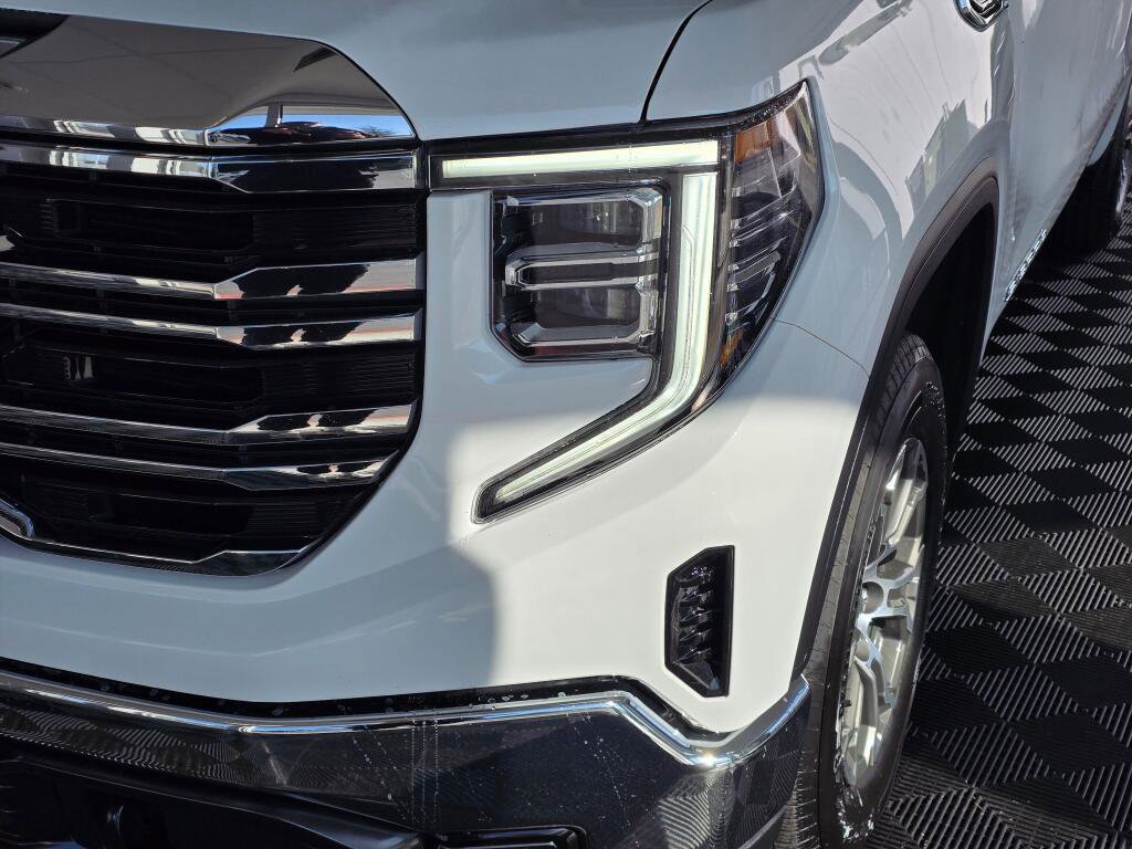 Used 2025 GMC Sierra 1500 SLT image 10