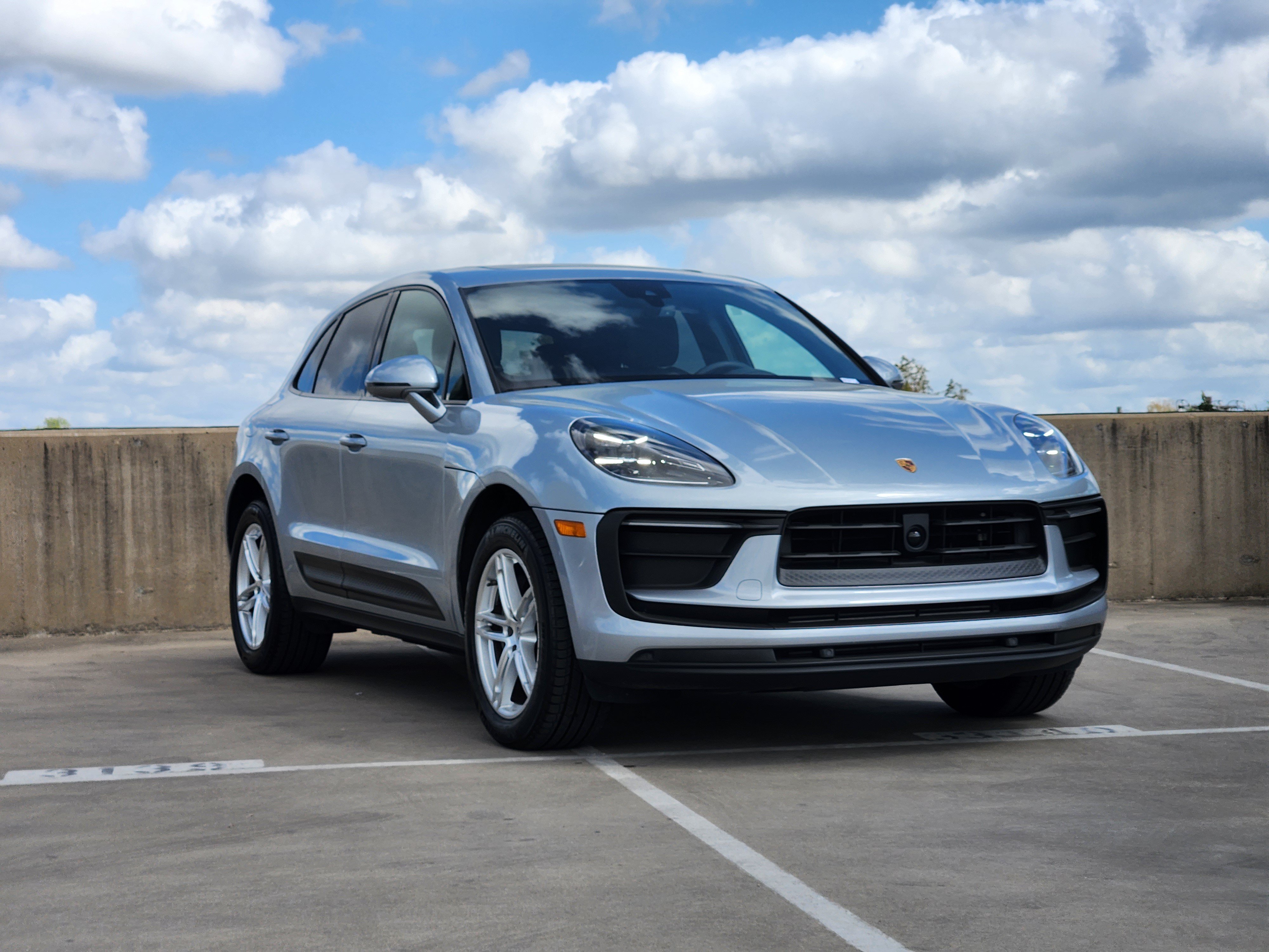 Certified 2026 Porsche Macan AWD/4WD image 10