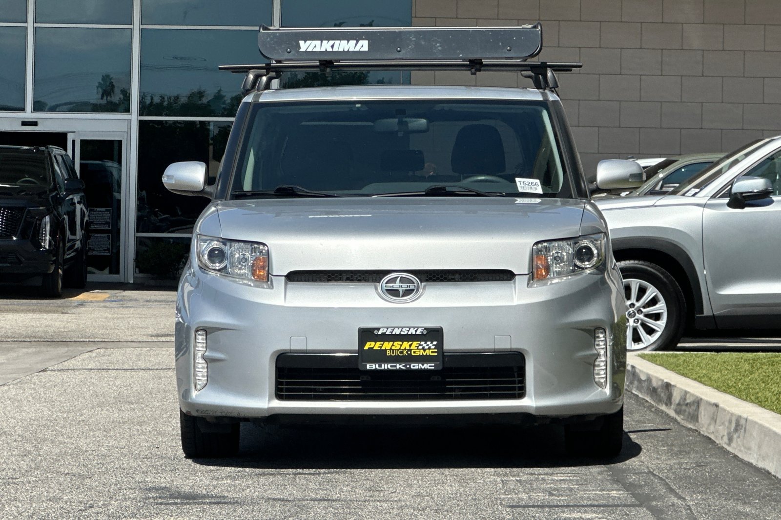 Used 2015 Scion xB FWD image 9