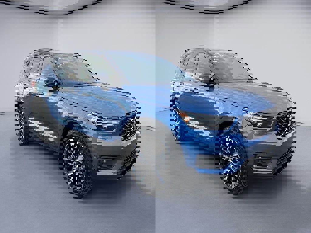 Used 2021 Volvo XC40 T4 R-Design w/ Advanced Package image 7