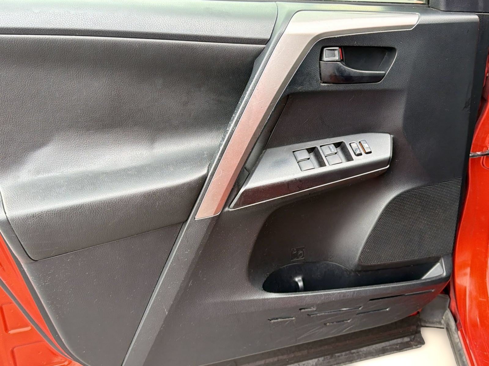Used 2016 Toyota RAV4 LE FWD image 14