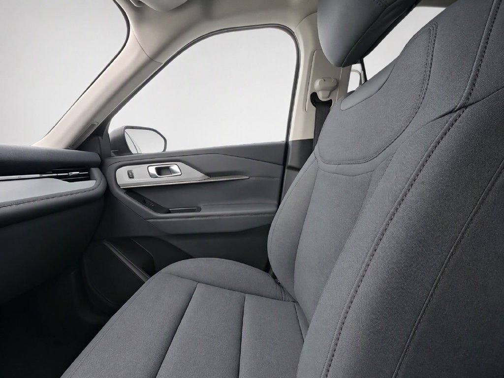 New 2026 Ford Explorer Active RWD image 15