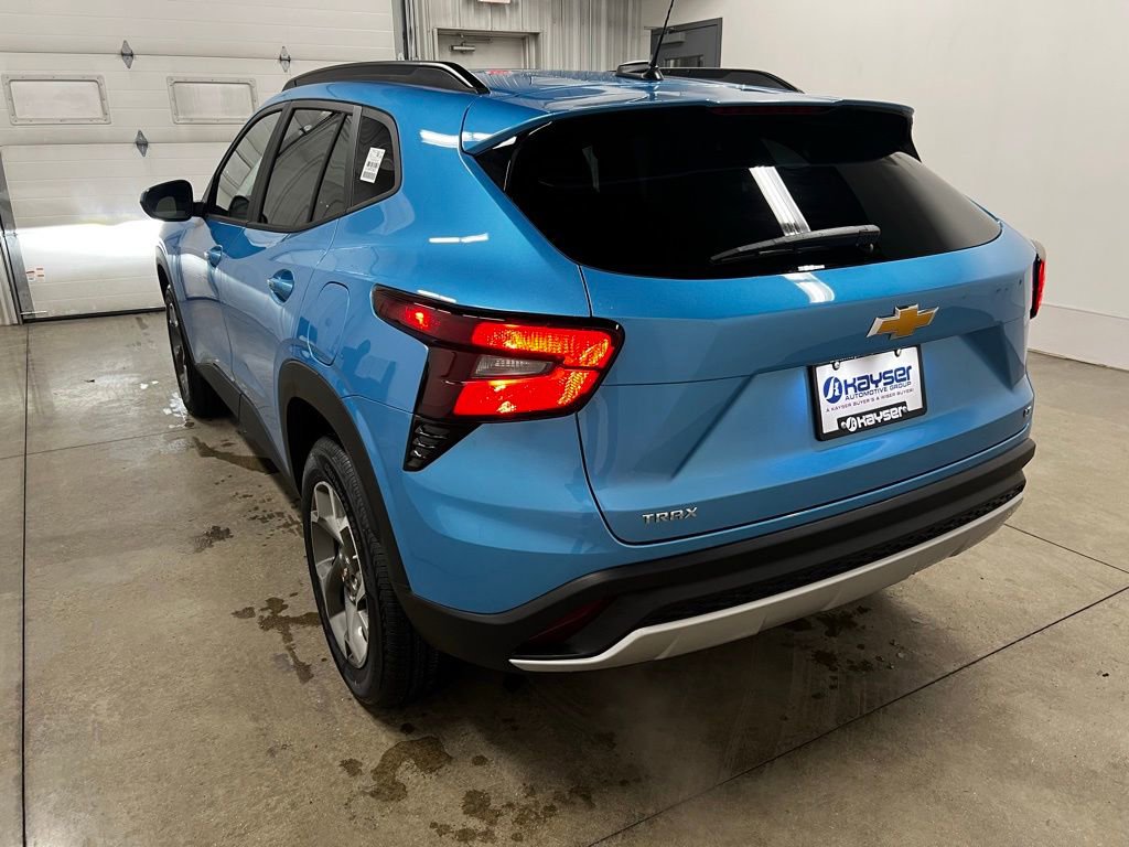 New 2026 Chevrolet Trax LT w/ LT Convenience Package FWD image 8