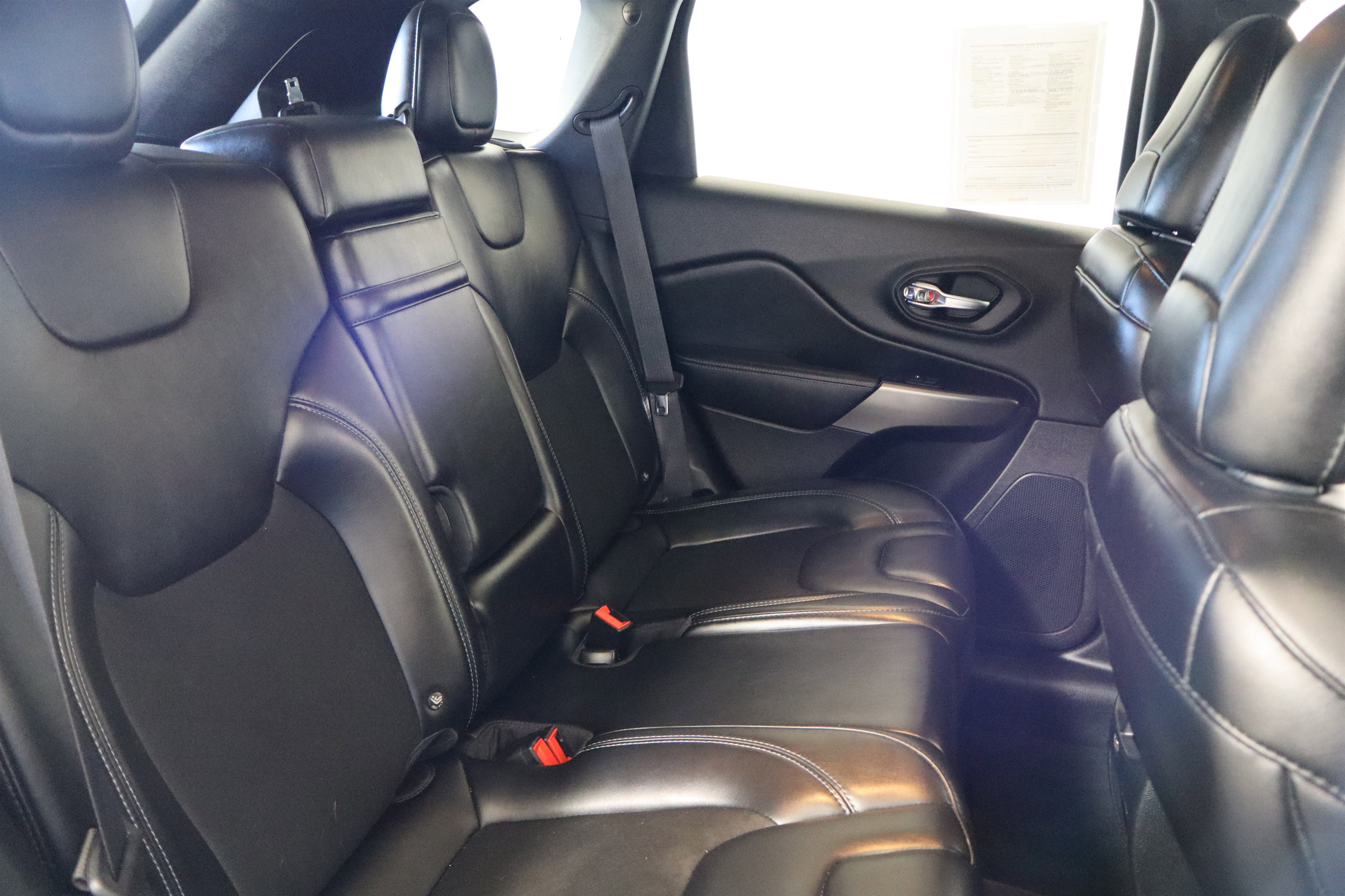 Used 2019 Jeep Cherokee Latitude Plus w/ Comfort/Convenience Group image 22