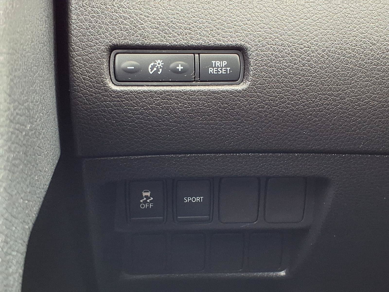 Used 2014 Nissan Rogue SV FWD image 9