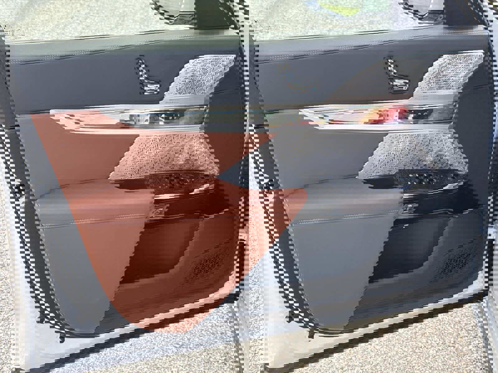 Used 2023 BMW i7 xDrive60 image 26