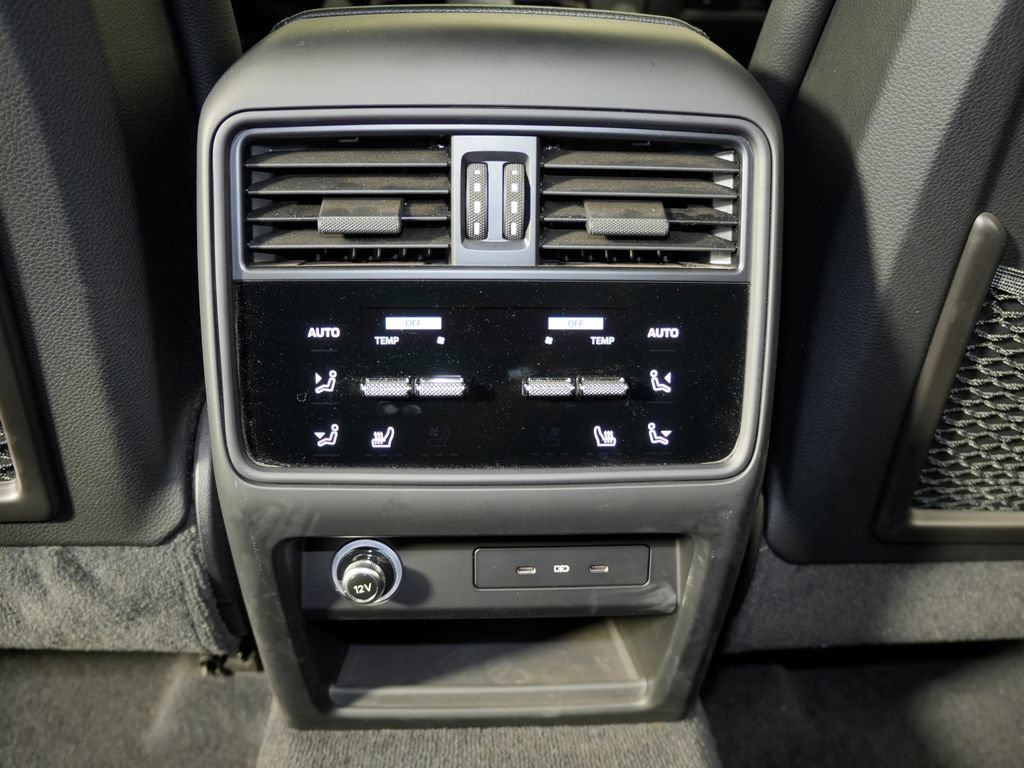Certified 2024 Porsche Cayenne AWD/4WD image 39