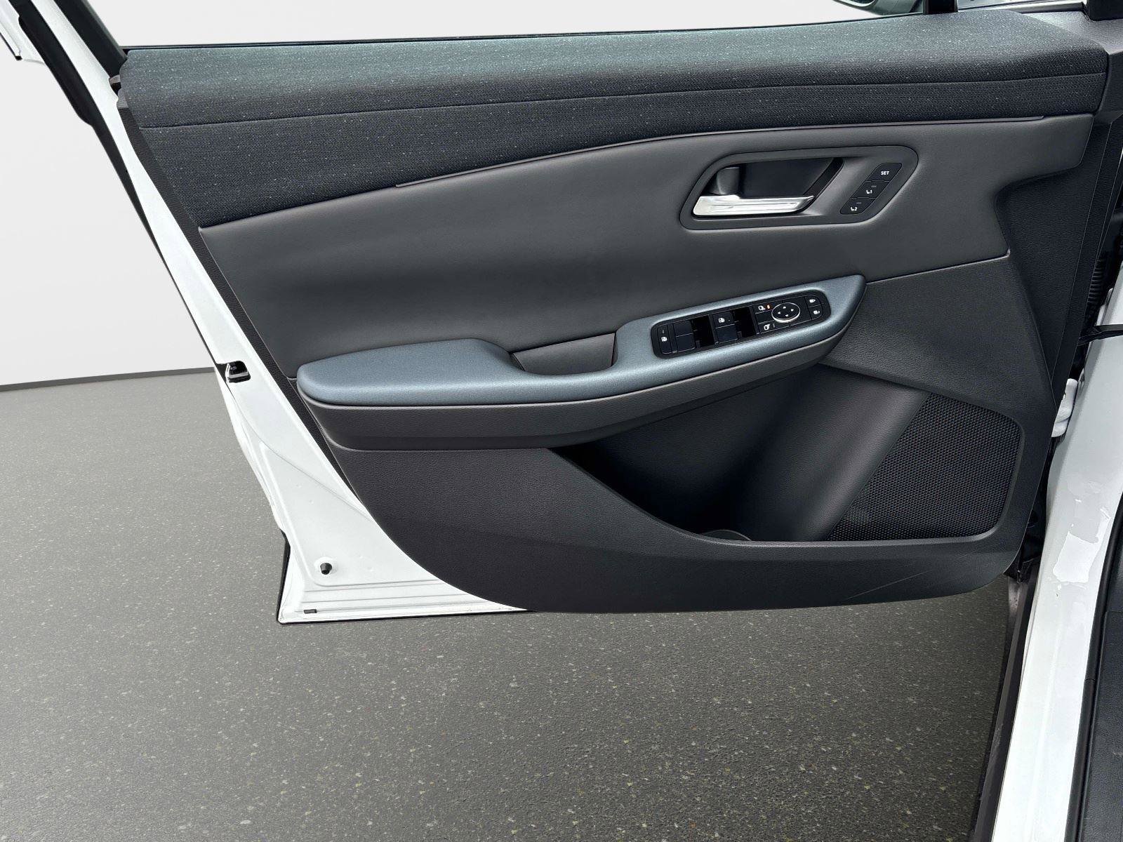 New 2026 Nissan Leaf Platinum+ image 14