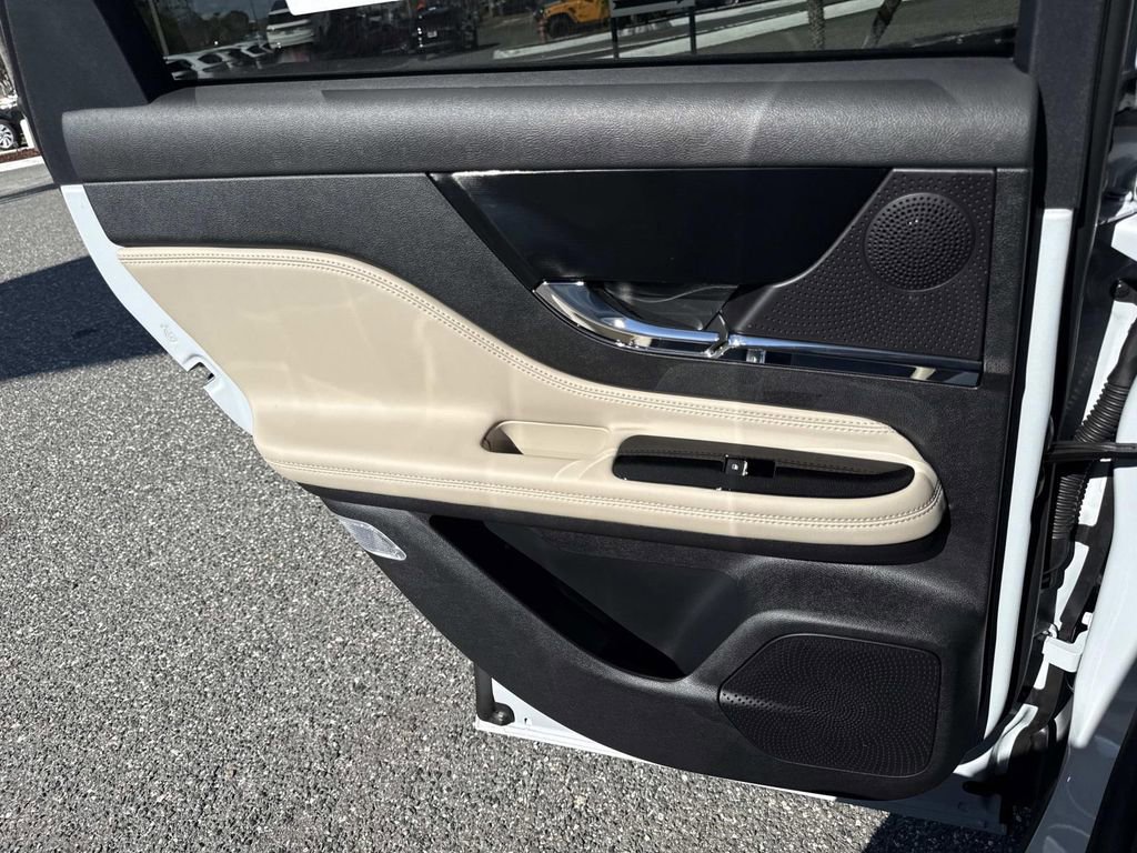 New 2026 Lincoln Corsair Premiere image 13