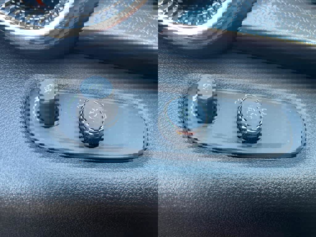 Used 2025 Chevrolet Trax ACTIV w/ Sunroof Package image 15